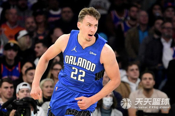 法尔克：拜仁还没放弃签恩昆库，但埃贝尔需解释为什么只能租